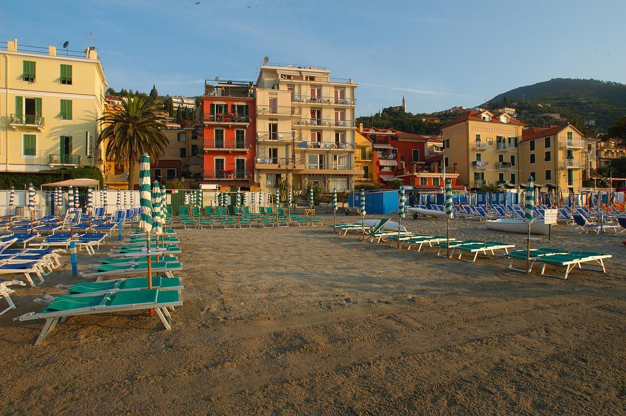 Hotel Tirreno Alassio Exterior foto